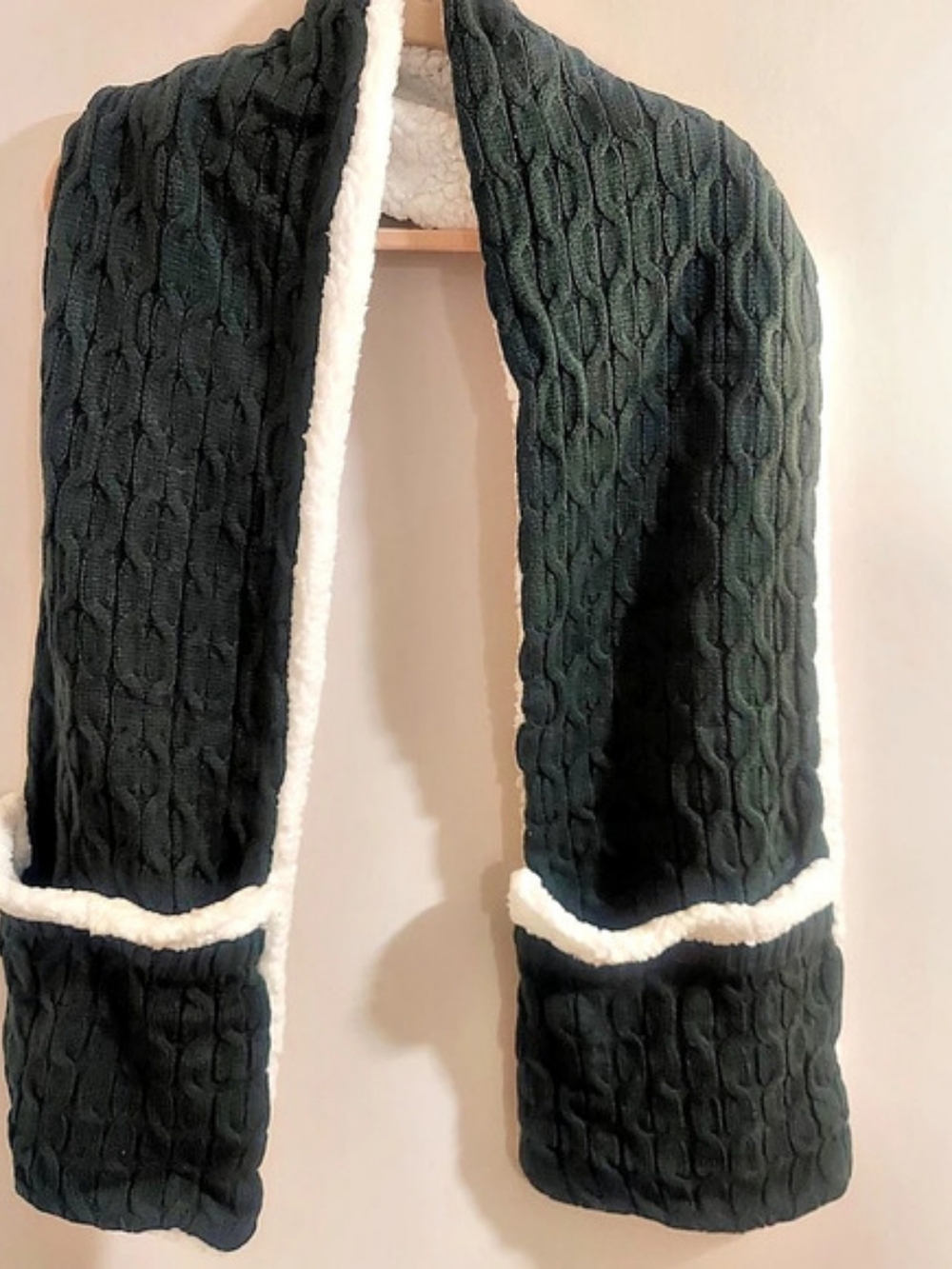 Cable Knit Sherpa-Lined Scarf in Green & White